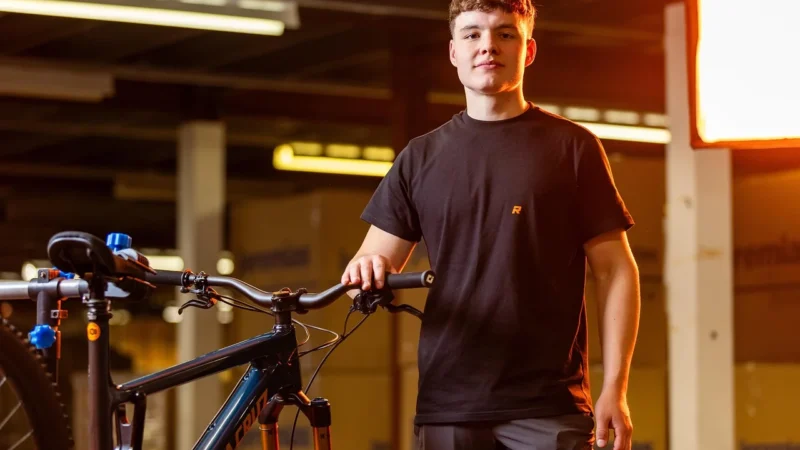 Okulary aktywne do każdej przygody – fotochromowe, sportowe i rowerowe